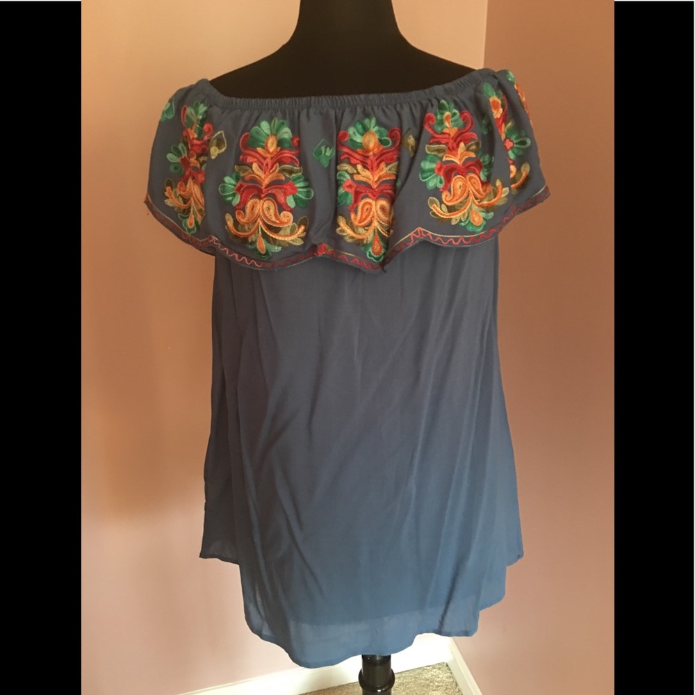 NWT Nordstrom’s Surf Gypsy Denim Embroidered Top M - Picture 5 of 8
